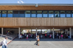 Préau et salles de cours